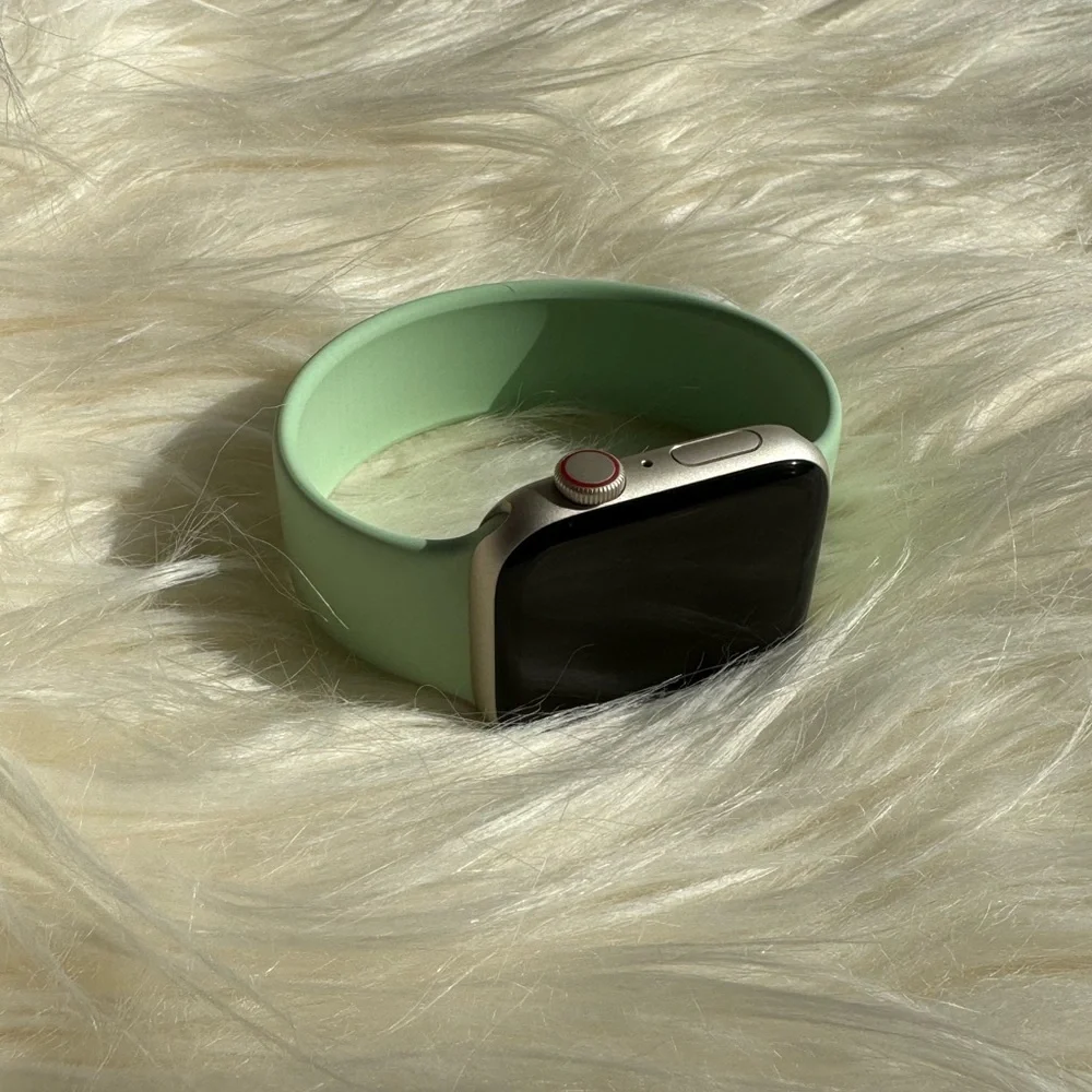 Apple Watch Band Solo Loop, Size 8 for Small Face Watch 38mm 40mm 41mm Pistachio - Picture 11 of 14
